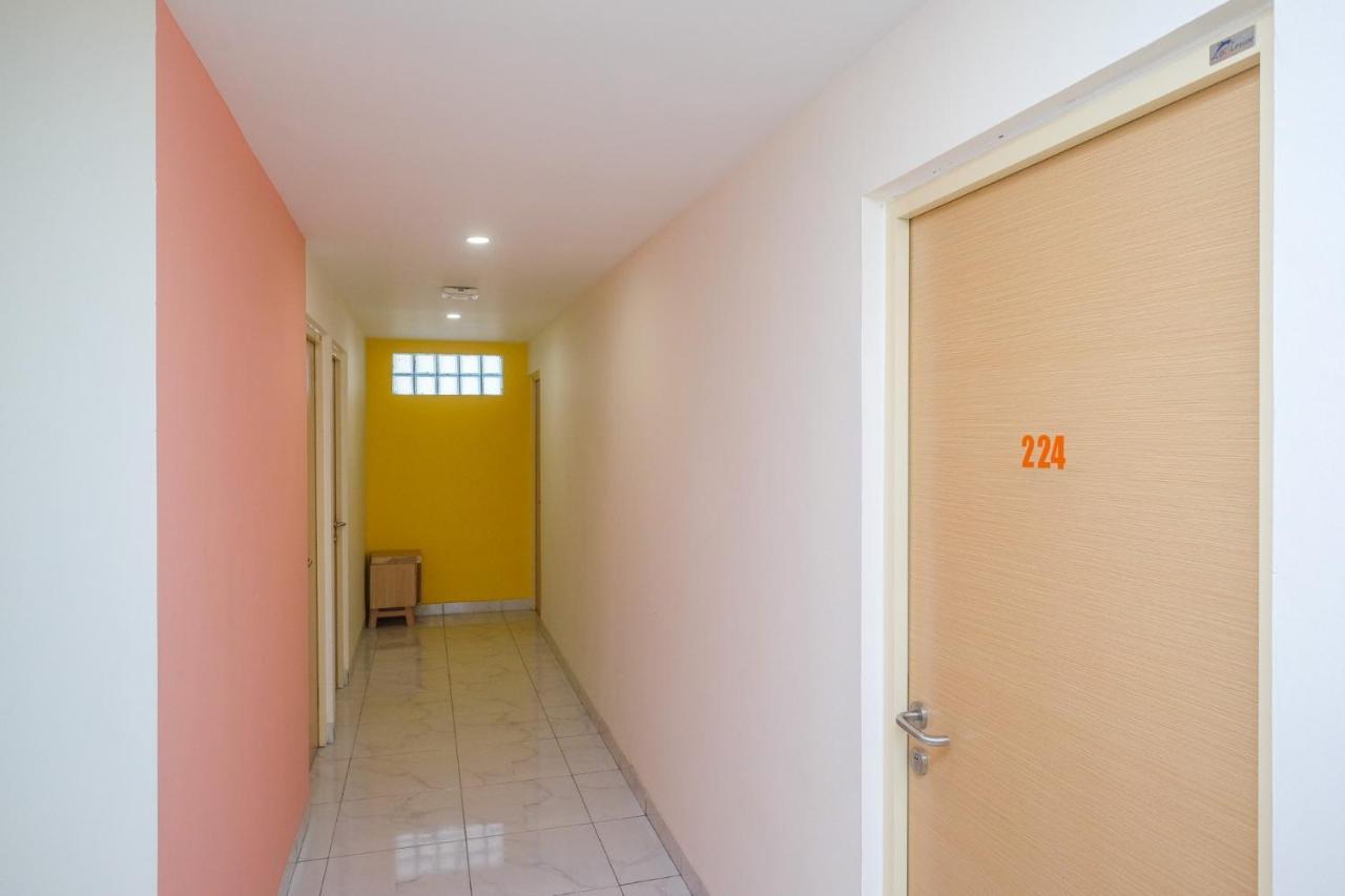 Sans Hotel Aurum Majapahit スマラン エクステリア 写真