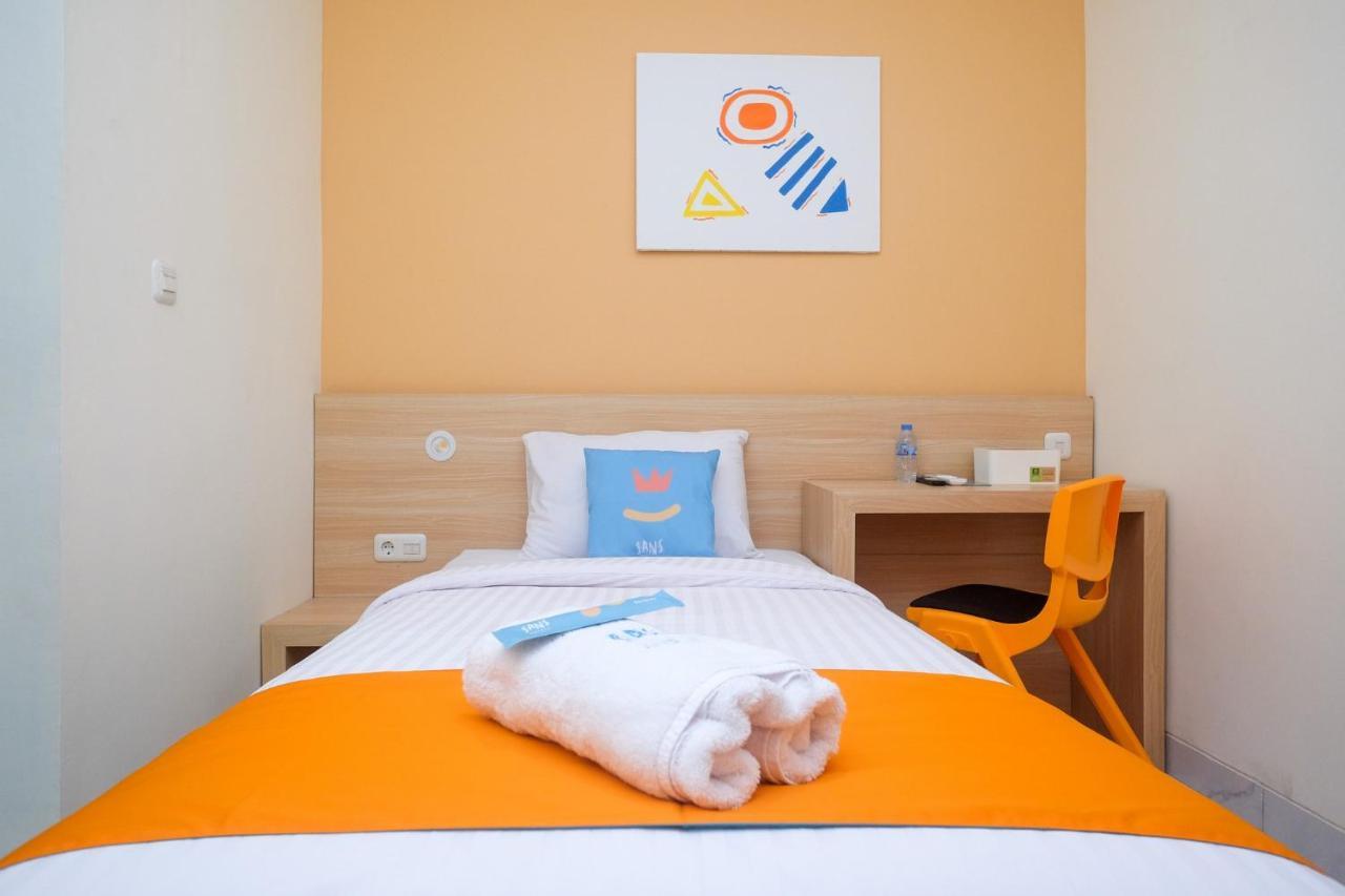 Sans Hotel Aurum Majapahit スマラン エクステリア 写真