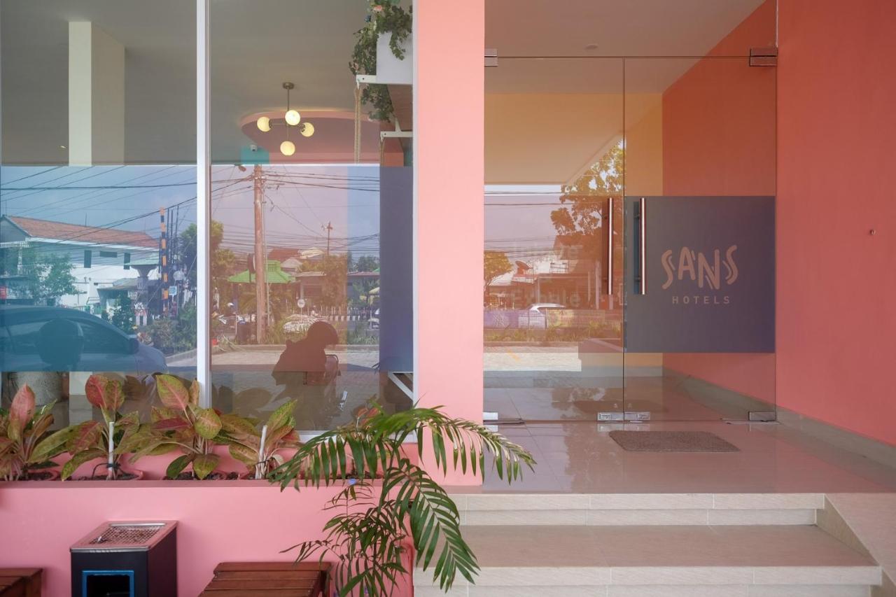 Sans Hotel Aurum Majapahit スマラン エクステリア 写真